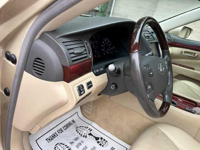 Photo of 2007 Champagne Lexus LS 460