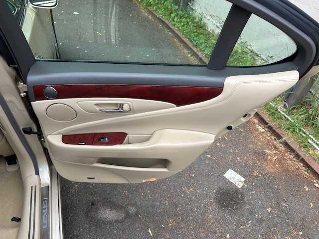 Photo of 2007 Champagne Lexus LS 460