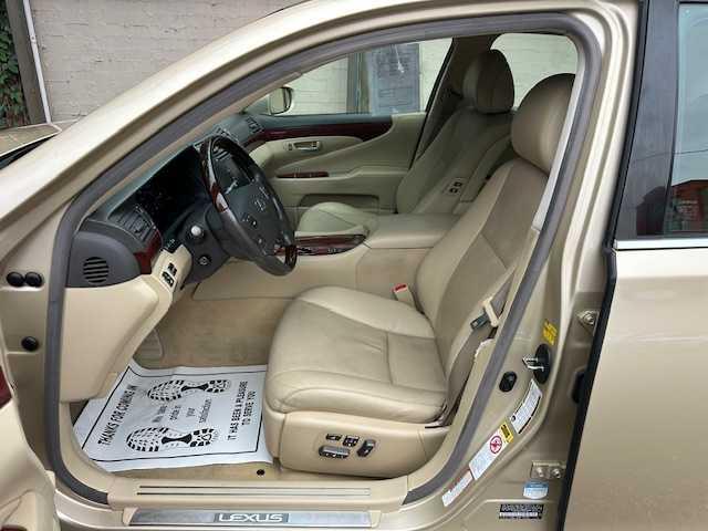 Photo of 2007 Champagne Lexus LS 460