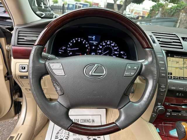 Photo of 2007 Champagne Lexus LS 460