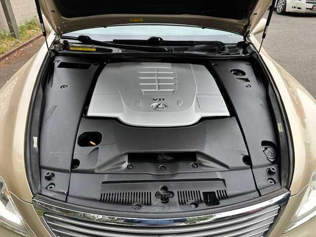 Photo of 2007 Champagne Lexus LS 460