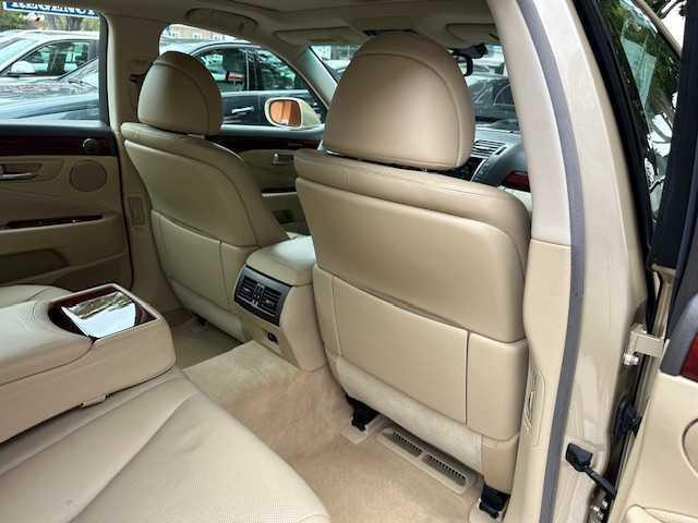 Photo of 2007 Champagne Lexus LS 460