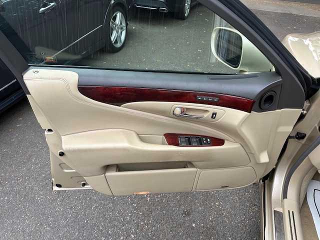 Photo of 2007 Champagne Lexus LS 460