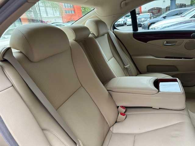 Photo of 2007 Champagne Lexus LS 460