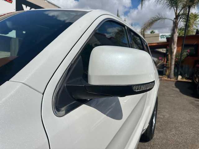 Photo of 2016 White Jeep Grand Cherokee