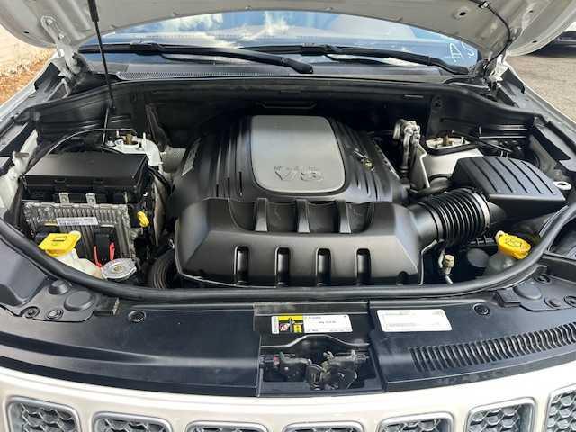Photo of 2016 White Jeep Grand Cherokee