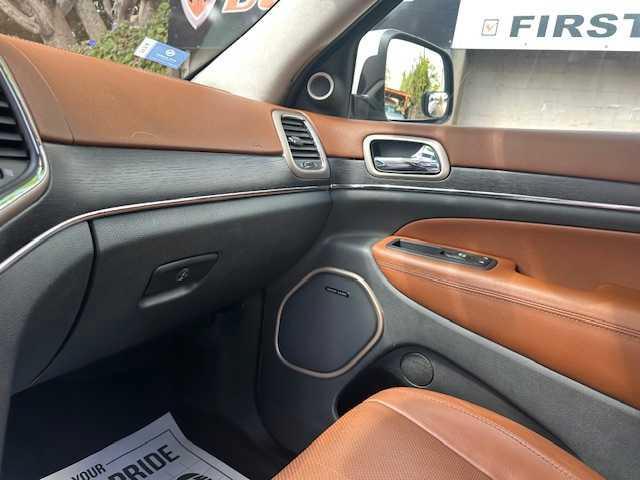 Photo of 2016 White Jeep Grand Cherokee