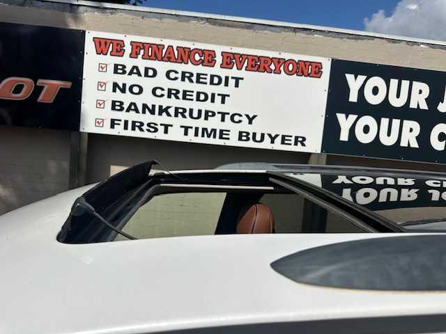Photo of 2016 White Jeep Grand Cherokee