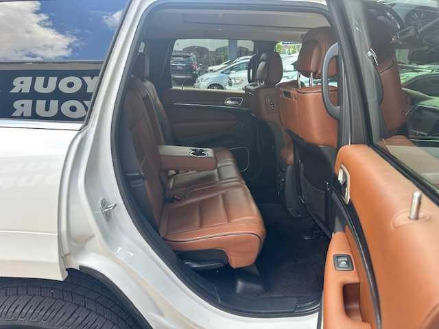 Photo of 2016 White Jeep Grand Cherokee