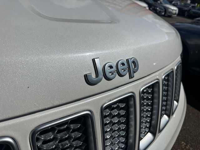 Photo of 2016 White Jeep Grand Cherokee