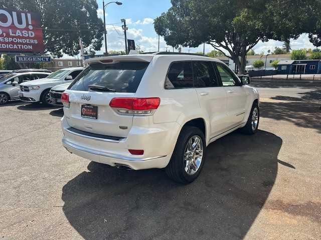 Photo of 2016 White Jeep Grand Cherokee