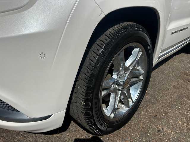 Photo of 2016 White Jeep Grand Cherokee