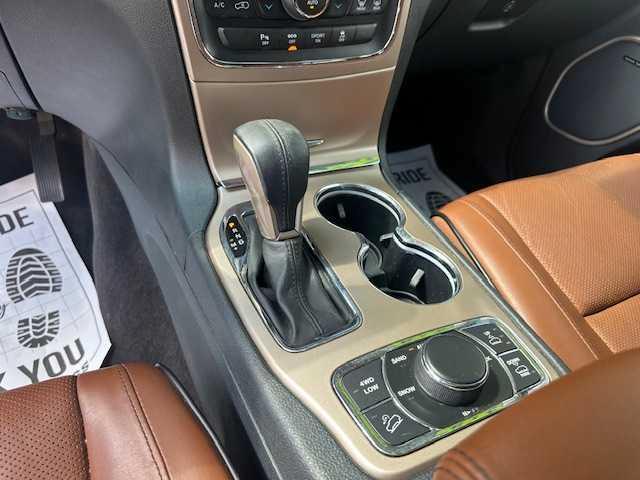 Photo of 2016 White Jeep Grand Cherokee