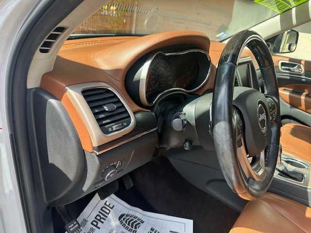 Photo of 2016 White Jeep Grand Cherokee