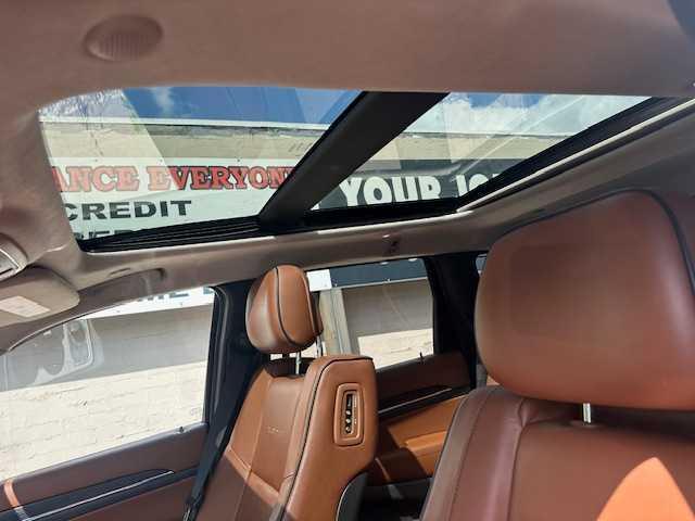 Photo of 2016 White Jeep Grand Cherokee