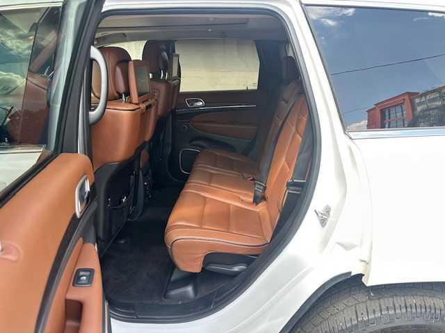 Photo of 2016 White Jeep Grand Cherokee