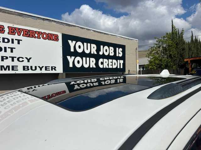 Photo of 2016 White Jeep Grand Cherokee
