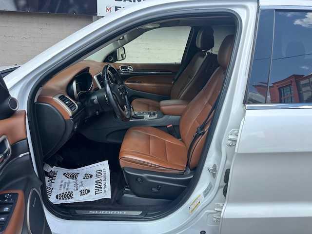 Photo of 2016 White Jeep Grand Cherokee