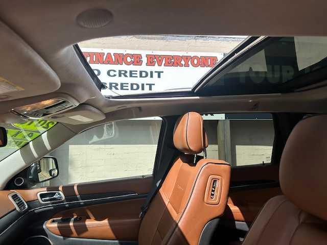 Photo of 2016 White Jeep Grand Cherokee
