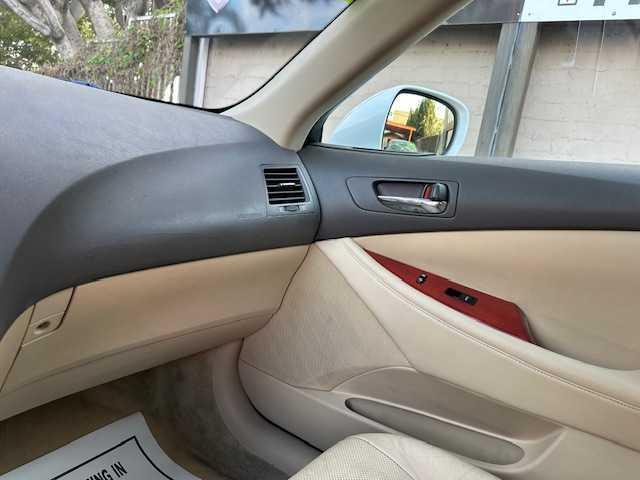 Photo of 2007 White Lexus ES 350