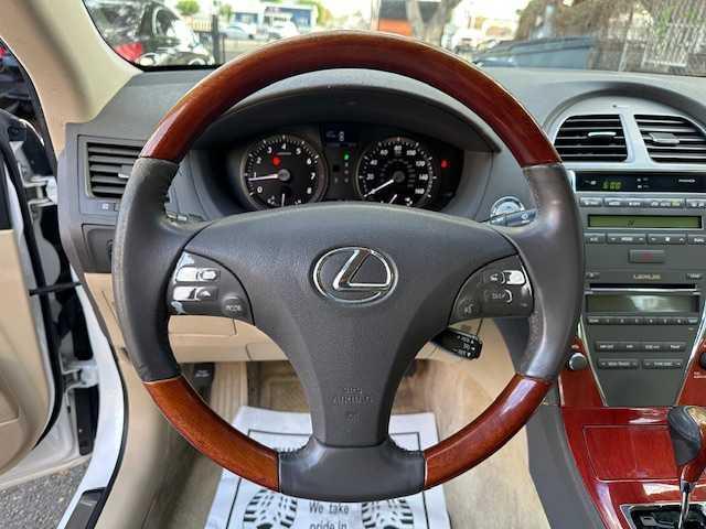 Photo of 2007 White Lexus ES 350