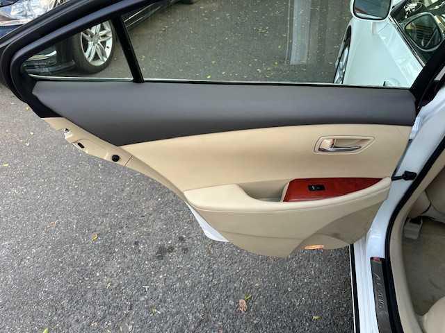 Photo of 2007 White Lexus ES 350