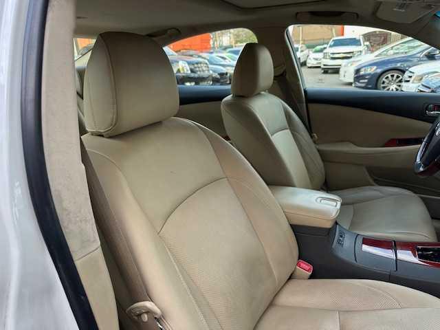 Photo of 2007 White Lexus ES 350