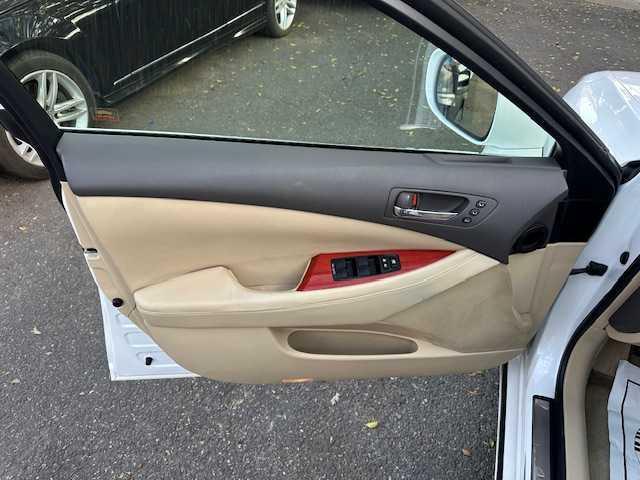 Photo of 2007 White Lexus ES 350