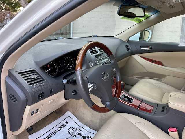 Photo of 2007 White Lexus ES 350