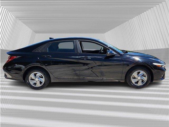 Photo of 2024 Black Hyundai ELANTRA