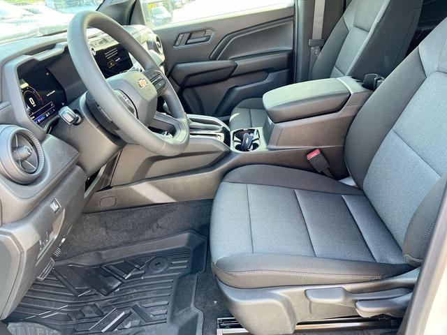 Photo of 2026 Summit White Chevrolet Colorado
