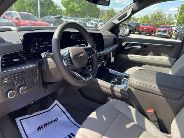 Photo of 2025 Summit White Chevrolet Suburban