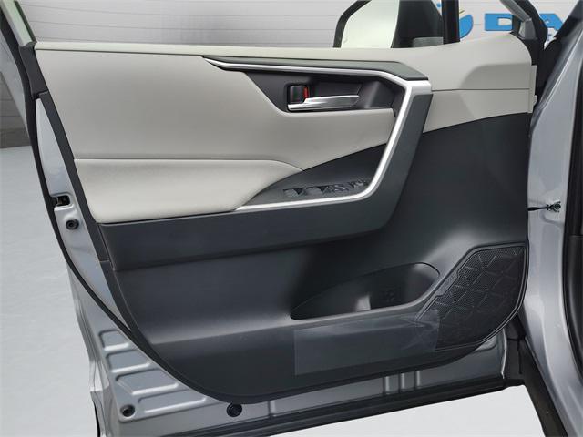 Photo of 2025 Silver Sky Metallic Toyota RAV4 Hybrid