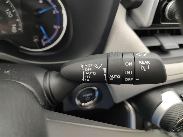 Photo of 2025 Silver Sky Metallic Toyota RAV4 Hybrid