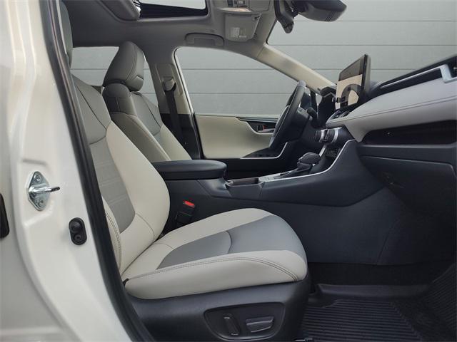 Photo of 2025 Wind Chill Pearl Toyota RAV4