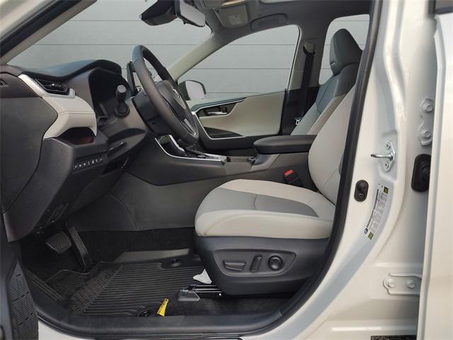 Photo of 2025 Wind Chill Pearl Toyota RAV4