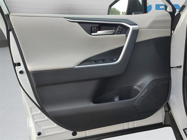 Photo of 2025 Wind Chill Pearl Toyota RAV4