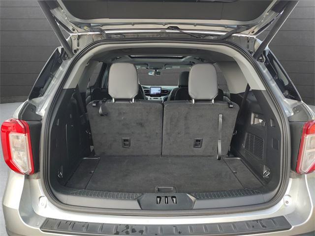 Photo of 2023 Iconic Silver Metallic Ford Explorer