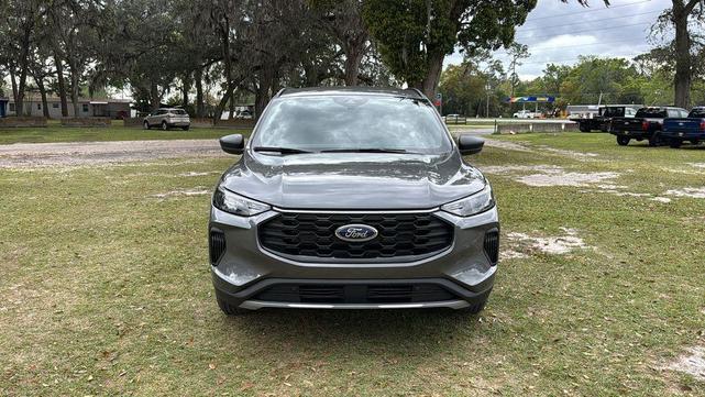 Photo of 2025 Carbonized Gray Metallic Ford Escape