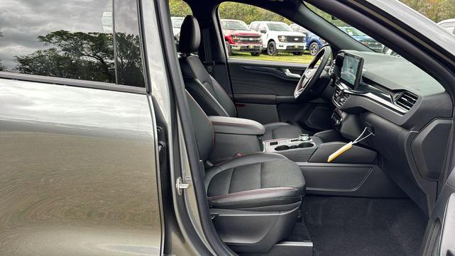 Photo of 2025 Carbonized Gray Metallic Ford Escape