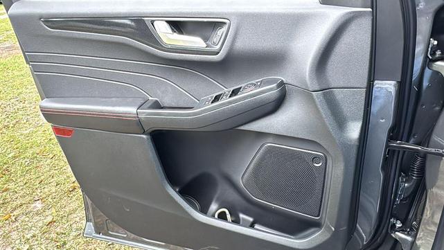 Photo of 2025 Carbonized Gray Metallic Ford Escape