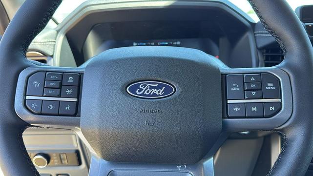 Photo of 2025 Oxford White Ford F-150 Lightning