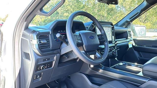Photo of 2025 Oxford White Ford F-150