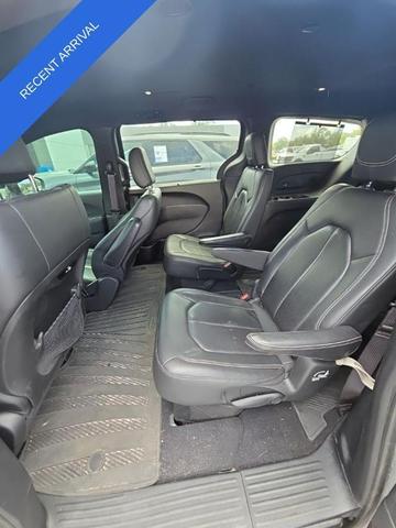 Photo of 2021 Granite Crystal Clearcoat Metallic Chrysler Pacifica