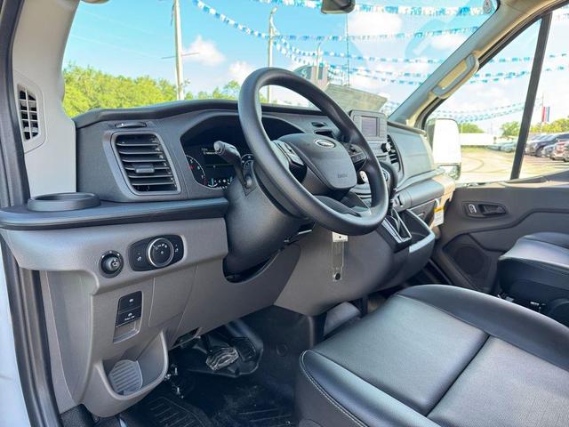 Photo of 2025 Oxford White Ford Transit-250