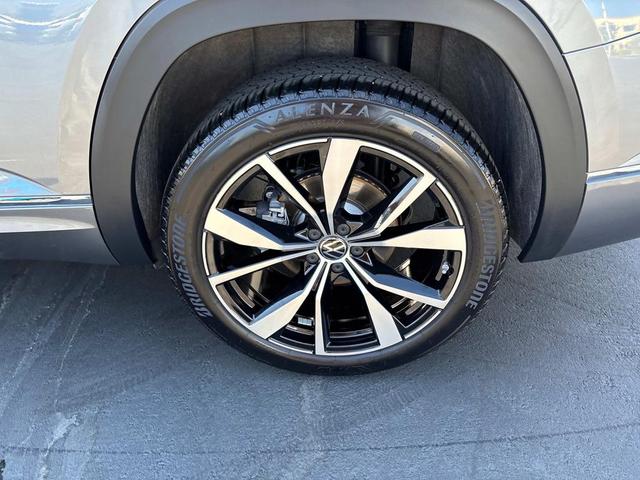 Photo of 2025 Gray Volkswagen Atlas