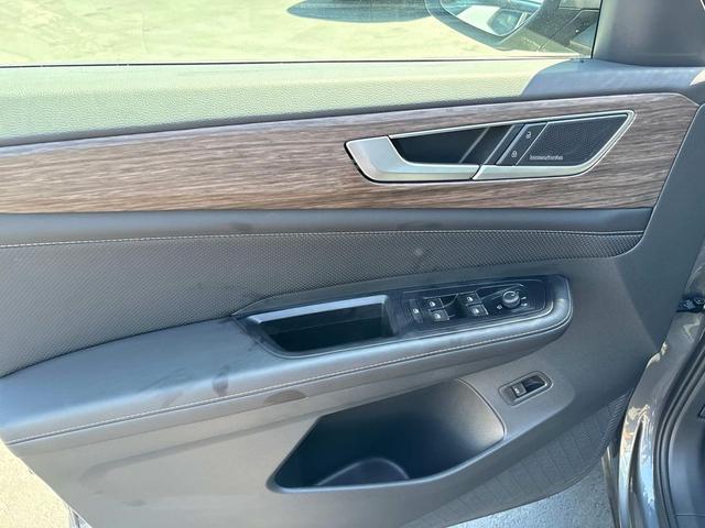 Photo of 2025 Gray Volkswagen Atlas