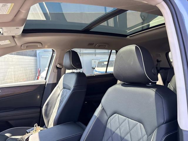 Photo of 2025 Gray Volkswagen Atlas