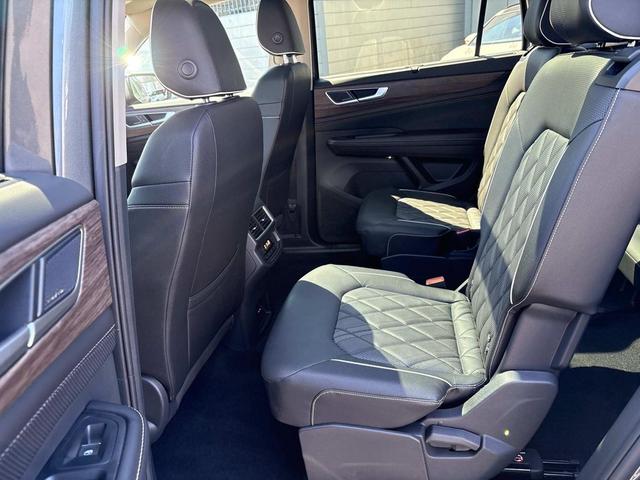 Photo of 2025 Gray Volkswagen Atlas