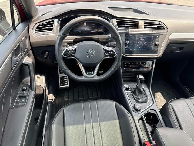 Photo of 2024 Kings Red Metallic Volkswagen Tiguan